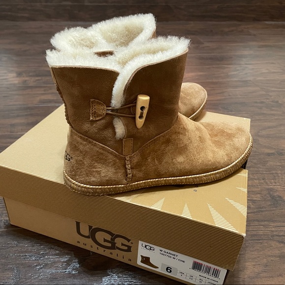 Ugg Australia ankle boots size 6 - Picture 1 of 4